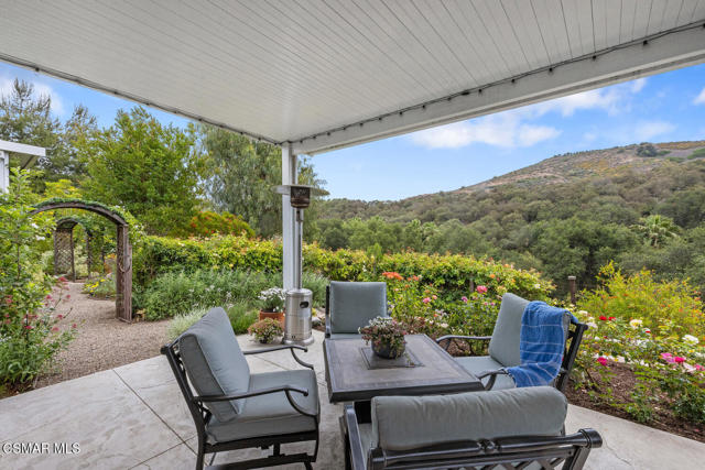 464 W Avenida De Las Flores, Thousand Oaks CA: https://media.crmls.org/mediaz/48c479b1-520a-4a25-af4a-620121a31977.jpg