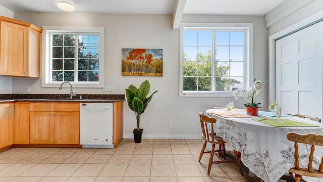 841 Geneva Avenue, San Francisco CA: https://media.crmls.org/mediaz/48c49643-2b9b-4817-89c4-e9307a0a0e1a.jpg