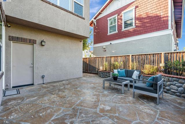 5801 Flora Cmn, Livermore CA: https://media.crmls.org/mediaz/48c4be52-4e73-4211-b3f8-4c9b7ee989cd.jpg
