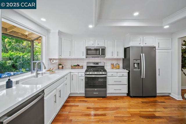 672 Savoy Ct, Walnut Creek CA: https://media.crmls.org/mediaz/48c5b30d-393e-4720-b7d0-57e15666ad32.jpg