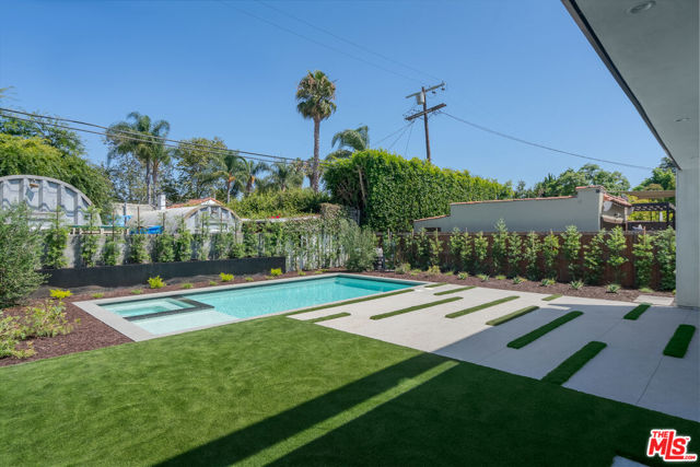 444 N Kings Road, Los Angeles CA: https://media.crmls.org/mediaz/48c5db17-61b4-4398-9b3f-ca2729ae734b.jpg