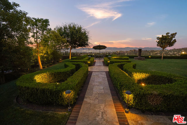 19000 Dorlon Drive, Tarzana CA: https://media.crmls.org/mediaz/48c627c3-0195-427e-af89-b5509ca9c9af.jpg