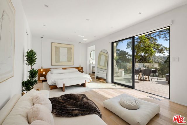 8583 Skyline Drive, Los Angeles CA: https://media.crmls.org/mediaz/48c6cfce-e813-4c34-9183-76b146d85208.jpg