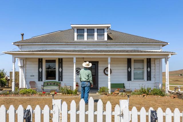 14550 Valley Ford Estero, Valley Ford CA: https://media.crmls.org/mediaz/48c77379-2ec1-43a1-be2b-bad8f1c4fa54.jpg