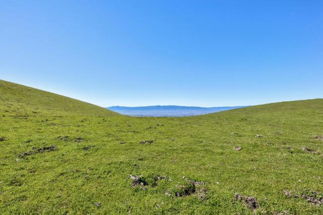 0 Bella Madeira Lane, San Jose CA: https://media.crmls.org/mediaz/48c84bde-f35a-4106-a043-f0ac9828904a.jpg