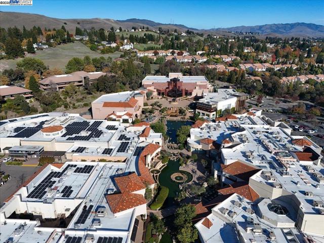 4345 Conejo Dr, Danville CA: https://media.crmls.org/mediaz/48c8624e-9212-4b93-971c-2772e4d79539.jpg