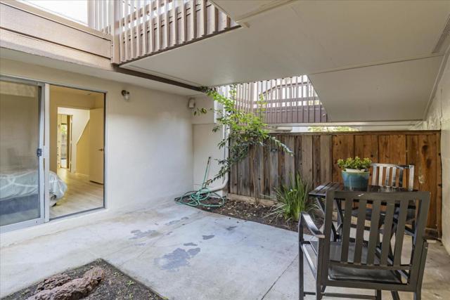 4074 Farm Hill Boulevard, Redwood City CA: https://media.crmls.org/mediaz/48c89005-969d-4fc0-b3a0-1db072ba422d.jpg