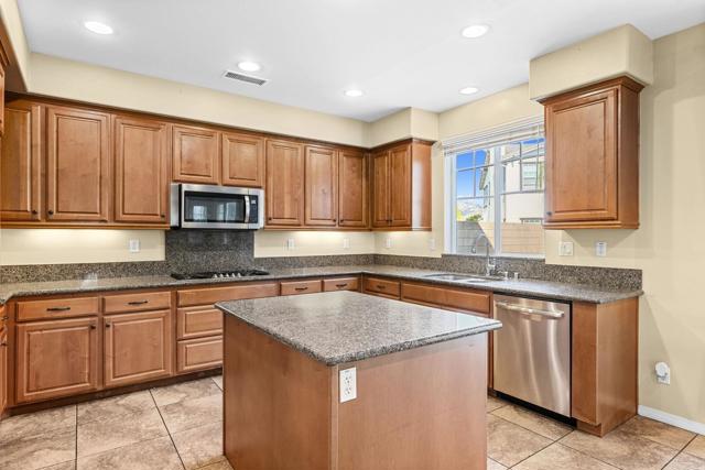 32066 Red Mountain Way, Temecula CA: https://media.crmls.org/mediaz/48c8a5ca-985a-48b8-944f-afb83a174716.jpg