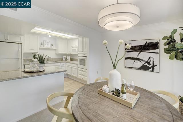 1224 Singingwood Ct, Walnut Creek CA: https://media.crmls.org/mediaz/48c8e3f1-63b5-4abc-95c4-bea659f55211.jpg