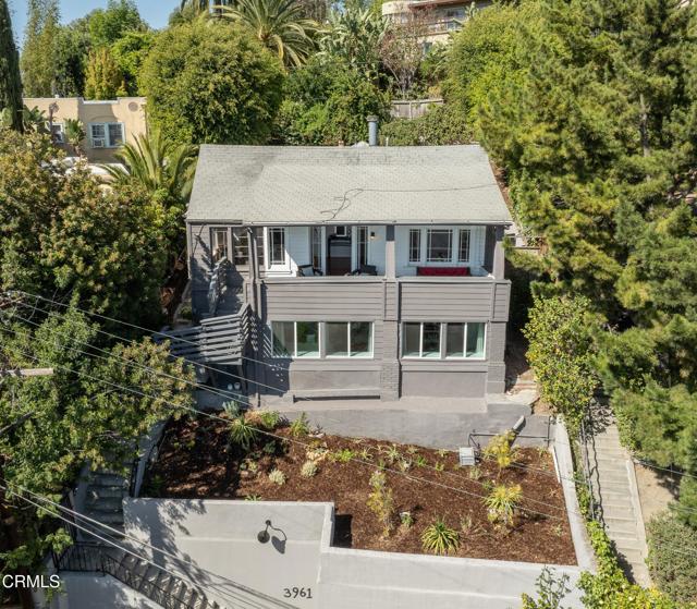 Detail Gallery Image 1 of 36 For 3961 Cumberland Ave, Los Angeles,  CA 90027 - 3 Beds | 2 Baths