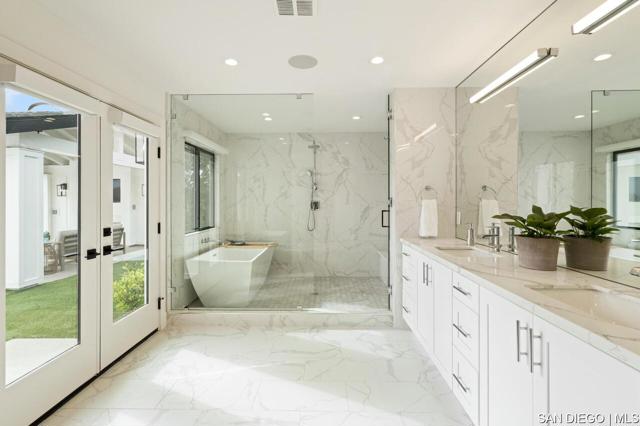 1170 Chinquapin AVE, Carlsbad CA: https://media.crmls.org/mediaz/48c9ba01-7045-4753-a80f-55aabe52d12f.jpg