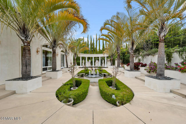 932 Rosario Drive, Thousand Oaks CA: https://media.crmls.org/mediaz/48c9ccf4-fe9e-490d-bc9f-d724cdfbc417.jpg