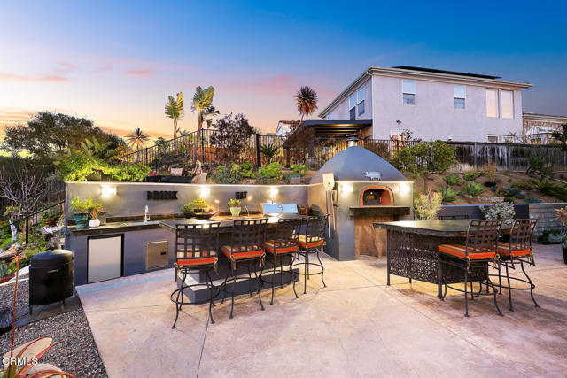 653 Milford Street, Los Angeles CA: https://media.crmls.org/mediaz/48ca51cd-d00f-4920-9beb-1117087ff28c.jpg