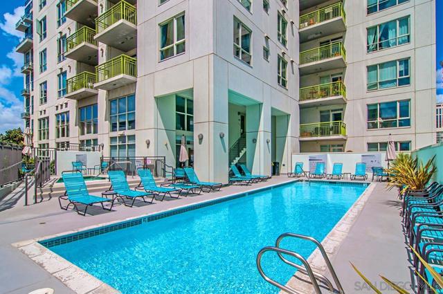 1240 India St, San Diego CA: https://media.crmls.org/mediaz/48ca76d5-431a-485c-bd5d-a4866238e7ea.jpg