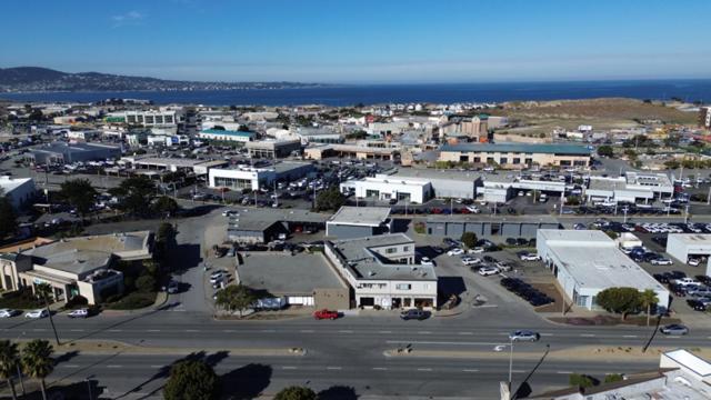 1725 Fremont Boulevard, Seaside CA: https://media.crmls.org/mediaz/48cafa4a-d144-40e5-bf21-624fb75721cc.jpg