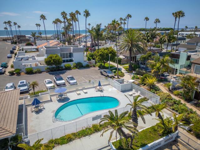 54 Half Moon Bend, Coronado CA: https://media.crmls.org/mediaz/48cb9797-caa5-48e6-91c2-c5188aaf6265.jpg