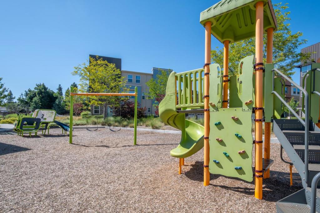 https://media.crmls.org/mediaz/48cb9e85-82c7-45bb-9252-30c343c607c9.jpg?preset=X-Large