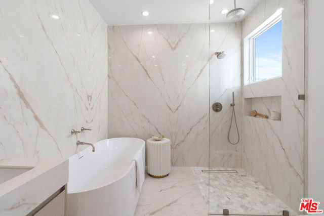 11622 Charnock Road, Los Angeles CA: https://media.crmls.org/mediaz/48cbcfda-4923-4a10-929d-344c7e0408d3.jpg
