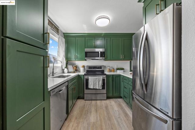 21564 Meekland ave, Hayward CA: https://media.crmls.org/mediaz/48cbdff4-b092-4f7e-860f-7287b7e09958.jpg
