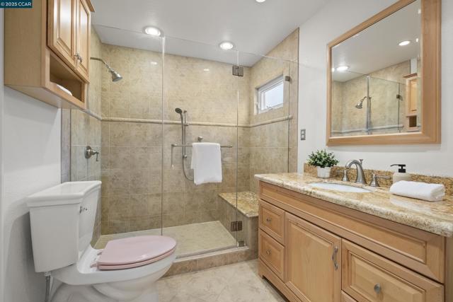 18977 Thornbury ave, Castro Valley CA: https://media.crmls.org/mediaz/48cbefae-6063-45e9-ac0c-84eb7643d356.jpg