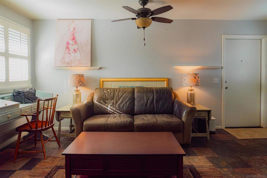 https://media.crmls.org/mediaz/48cc571d-ca38-49d6-967e-09a980410a5a.jpg?preset=X-Large