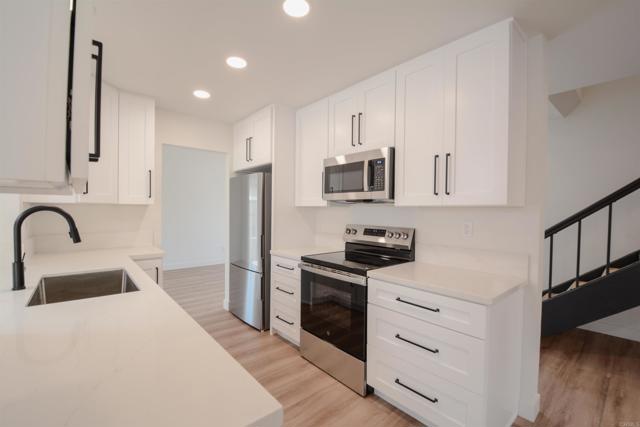Detail Gallery Image 10 of 32 For 4612 Avery St, Oceanside,  CA 92057 - 4 Beds | 2/1 Baths