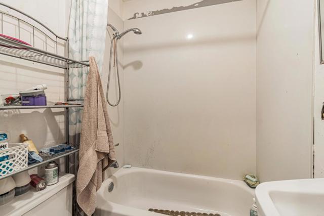 748 Clara Street, Oakland CA: https://media.crmls.org/mediaz/48ccc172-9acb-4199-99e4-19be55958d3c.jpg