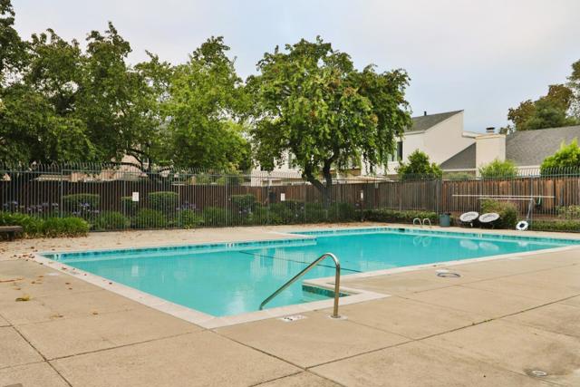 284 Rosewood Court, Hayward CA: https://media.crmls.org/mediaz/48ccee14-d8e9-450a-9961-43ec653ff116.jpg