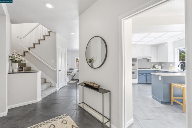 5 Stuart Place, Danville CA: https://media.crmls.org/mediaz/48cd5fff-81b2-49c8-bd90-9c56b144a2b7.jpg