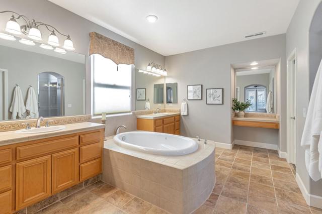 2645 Muirfield Way, Gilroy CA: https://media.crmls.org/mediaz/48cd96c1-5482-444d-9721-09a471e5dd66.jpg