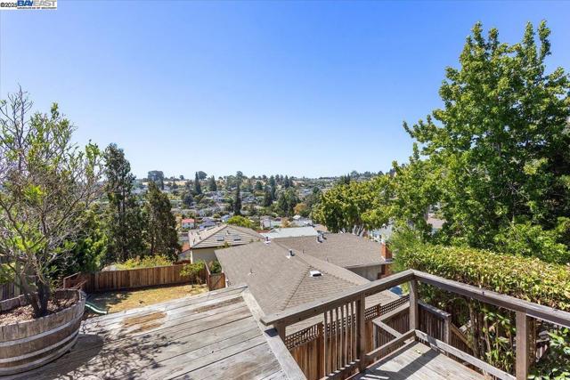 3491 Middleton Ave, Castro Valley CA: https://media.crmls.org/mediaz/48ce197d-e7dd-4c67-ad98-7016c5eae2b3.jpg