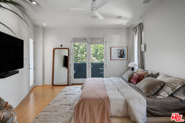 8735 Dorrington Avenue, West Hollywood CA: https://media.crmls.org/mediaz/48ce2838-d854-42fc-8f21-e1086eb9aa82.jpg
