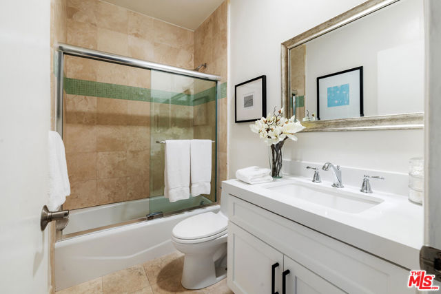 18111 Coastline Drive, Malibu CA: https://media.crmls.org/mediaz/48ce3f9a-9150-4736-8d75-1960b93b9906.jpg