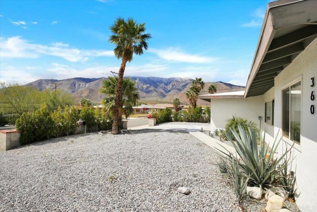 360 W Bon Air Dr, Palm Springs CA: https://media.crmls.org/mediaz/48ce62a1-9b44-426a-8636-f941991c5840.jpg