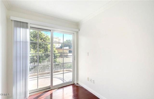 700 S Ardmore Avenue, Los Angeles CA: https://media.crmls.org/mediaz/48ceab49-85a4-4fde-82d2-9d7b5c5120cb.jpg
