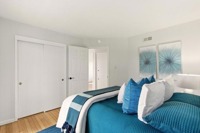 942 Constitution Drive, Foster City CA: https://media.crmls.org/mediaz/48cecd18-3dd6-423a-9e1e-36b8da94fa38.jpg
