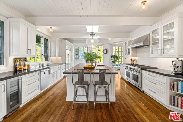 880 Knollwood Drive, Santa Barbara CA: https://media.crmls.org/mediaz/48cee5c5-6059-45cd-849c-e4e33f6e9b28.jpg