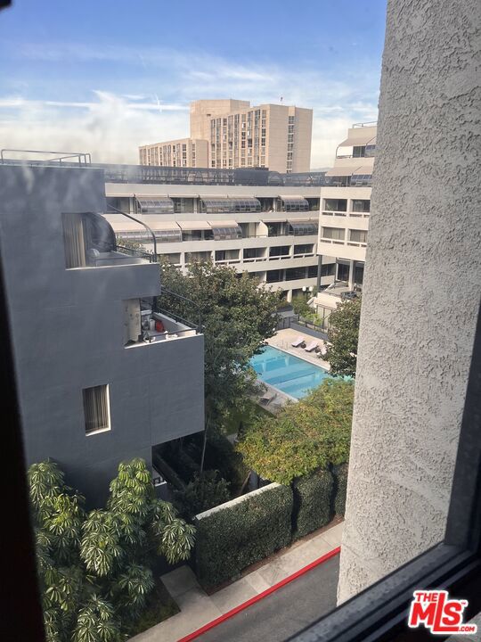 800 W 1st Street, Los Angeles CA: https://media.crmls.org/mediaz/48cf042e-7d3c-4122-9297-d0c69217a0c8.jpg