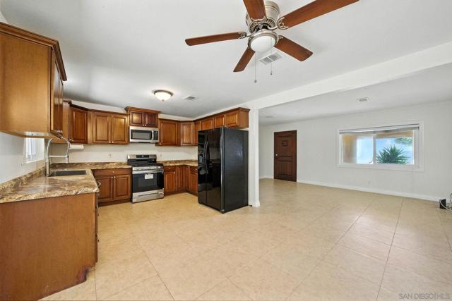 1660 Sycamore Dr., Chula Vista CA: https://media.crmls.org/mediaz/48cf2bd3-b782-490d-83ee-e9206206ec35.jpg