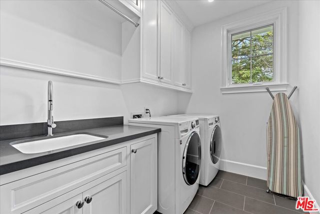 4105 Bellingham Avenue, Studio City CA: https://media.crmls.org/mediaz/48cf7d94-6063-4553-afa2-cc0079b6b479.jpg