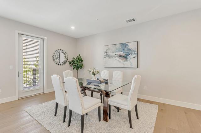 1028 Foster Square Lane, Foster City CA: https://media.crmls.org/mediaz/48cfa52f-d5b2-4c5d-b9c5-2aa3bcf175d5.jpg