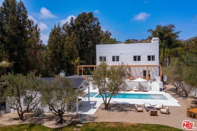 27405 Pacific Coast Highway, Malibu CA: https://media.crmls.org/mediaz/48cffb74-cb28-4b08-9a9d-91ef315e6376.jpg