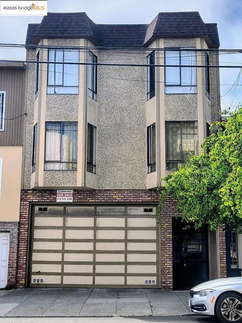 369 21st AVE, San Francisco CA: https://media.crmls.org/mediaz/48d0684a-0642-494e-9ca9-c99b9addf581.jpg