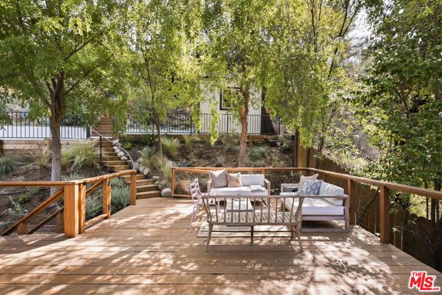 554 Mountain Green Drive, Calabasas CA: https://media.crmls.org/mediaz/48d09c90-fe5e-4dac-9b86-b37ed49694ef.jpg