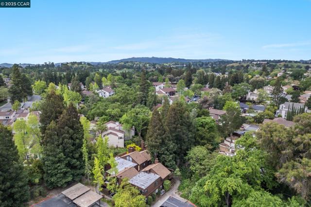 879 Camelback Pl, Pleasant Hill CA: https://media.crmls.org/mediaz/48d0a8f8-2e66-4420-9229-823be346261f.jpg