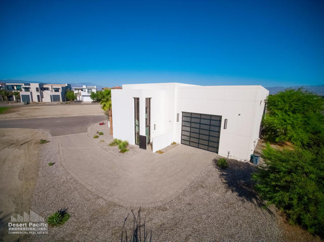 61680 Fullerton Dr, Thermal CA: https://media.crmls.org/mediaz/48d14016-eec8-412e-8c79-cba0adc61c8d.jpg