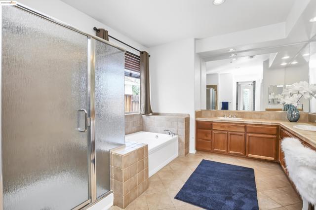 1212 landover, Brentwood CA: https://media.crmls.org/mediaz/48d1606d-a931-42ab-a31f-95d67a418901.jpg