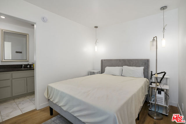 1 Bed Home for Sale in Los Angeles, California