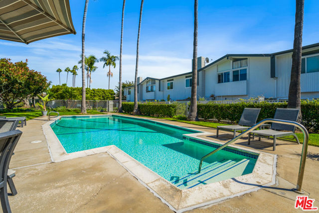 416 Bolero Way, Newport Beach CA: https://media.crmls.org/mediaz/48d18d7e-6432-4ae5-857f-d62113afac6d.jpg