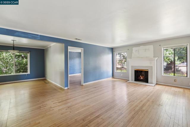 1580 3rd Ave, Walnut Creek CA: https://media.crmls.org/mediaz/48d1ceb9-e56b-4dd3-84b5-d11846ee2eeb.jpg